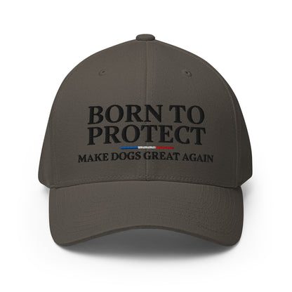 Casquette grise Born to Protect Make Dogs Great Again, logo Werwolf K9 brodé avec détail tricolore.